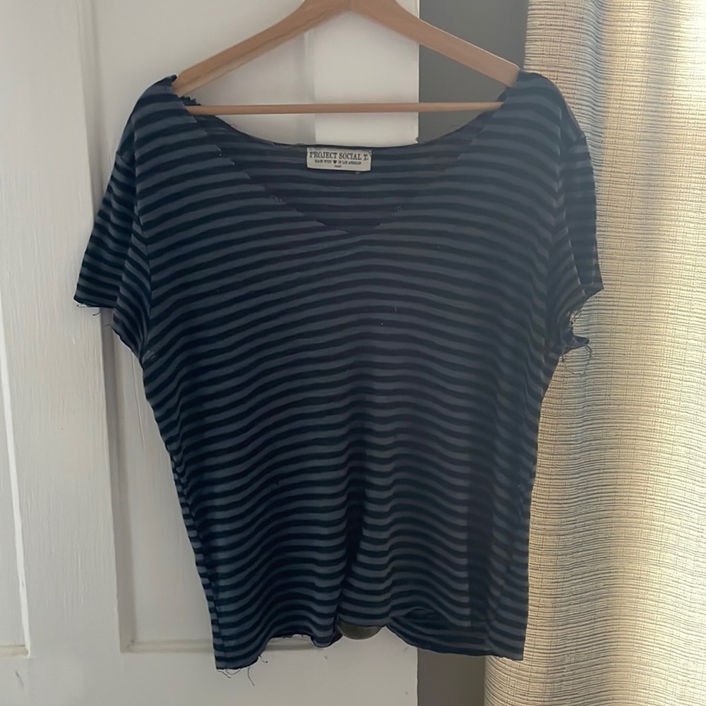 Vneck short sleeved shirt